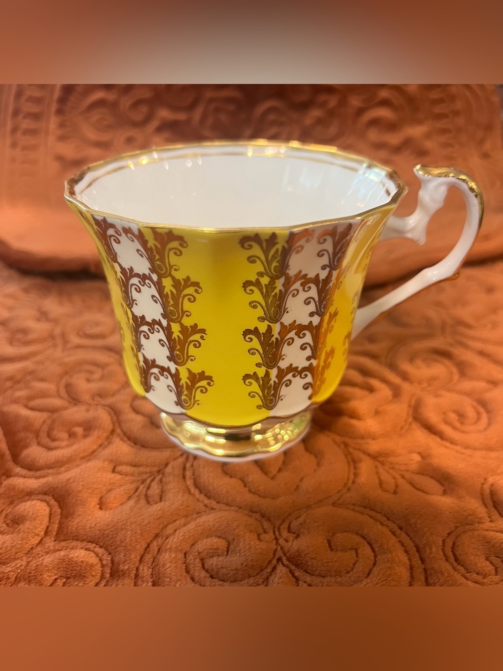 Vintage Elizabethan Fine Bone China Yellow & Gold Teacup England – Cup Only